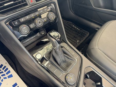 Used 2024 Volkswagen Taos SE w/ Panoramic Sunroof Package image 42