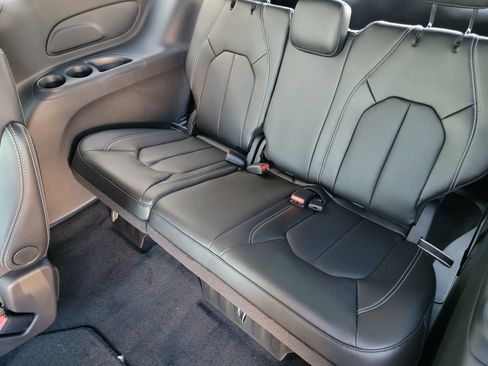 New 2026 Chrysler Pacifica Select FWD image 13