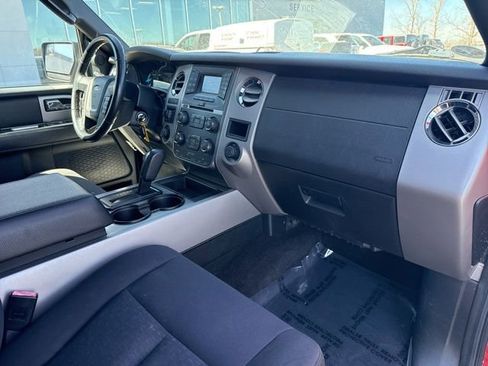 Used 2017 Ford Expedition XLT image 25