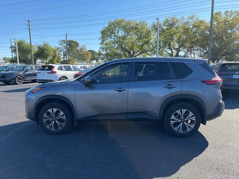 Used 2023 Nissan Rogue SV image 4