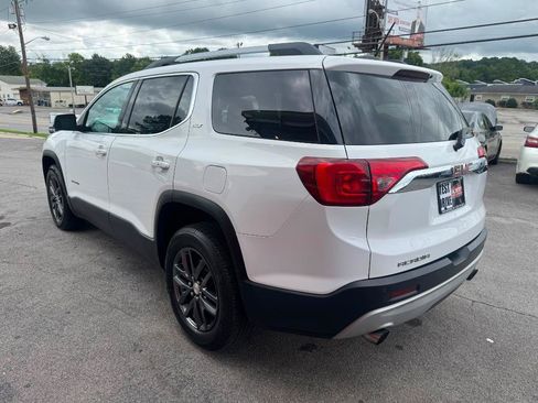 Used 2017 GMC Acadia SLT FWD image 3