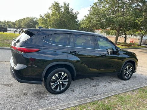 Used 2021 Toyota Highlander XLE FWD image 5