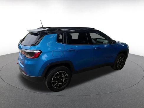 Used 2025 Jeep Compass Trailhawk AWD/4WD image 13