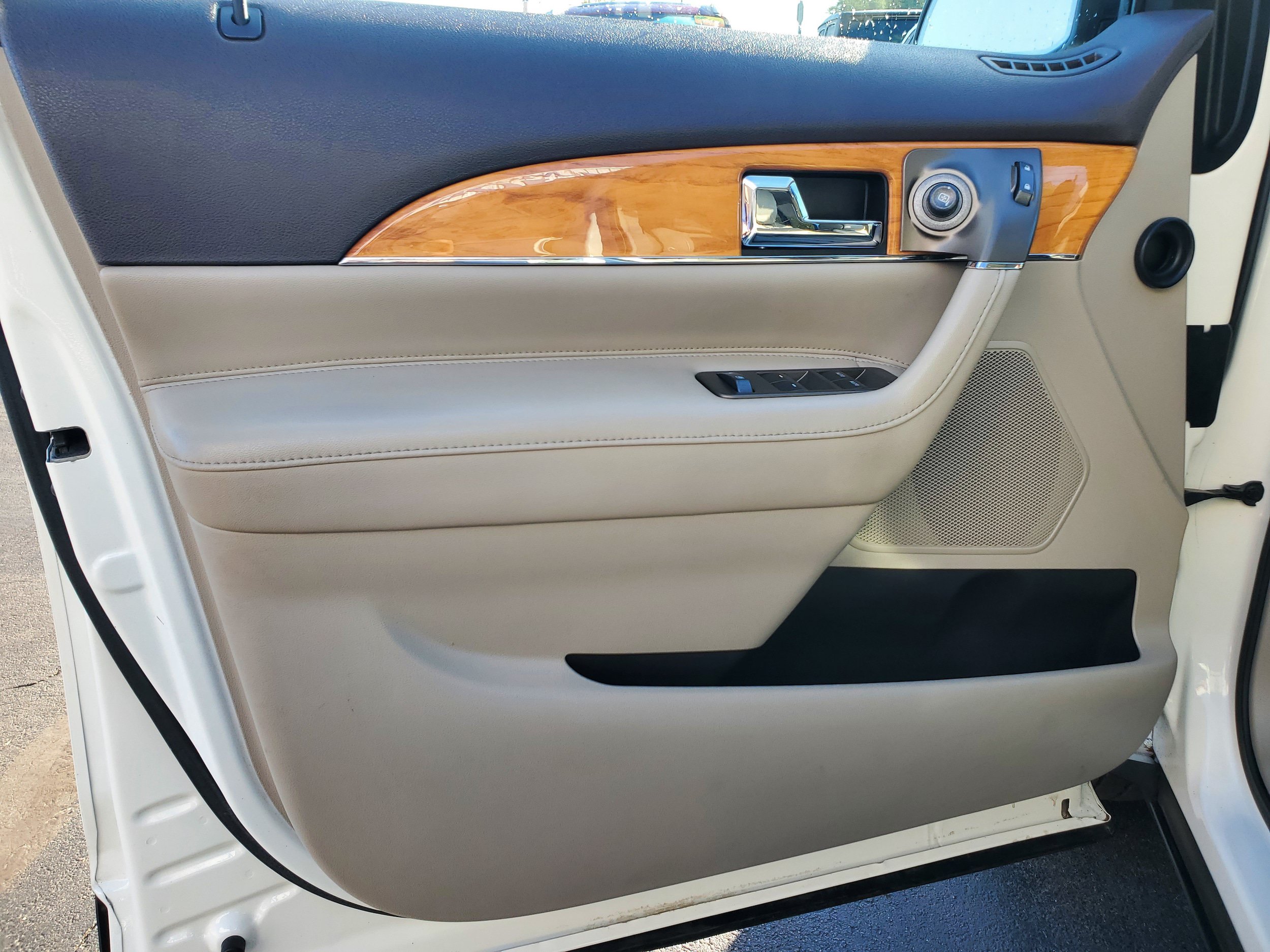 Used 2012 Lincoln MKX AWD image 10
