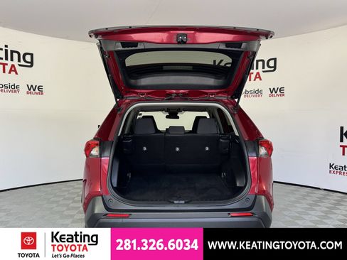 Used 2021 Toyota RAV4 LE FWD image 17