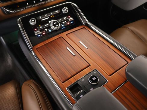 Certified 2024 Lincoln Navigator Reserve AWD/4WD image 9
