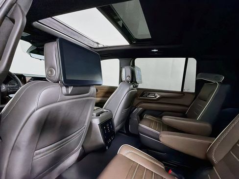 Used 2025 GMC Yukon XL Denali Ultimate AWD/4WD image 19
