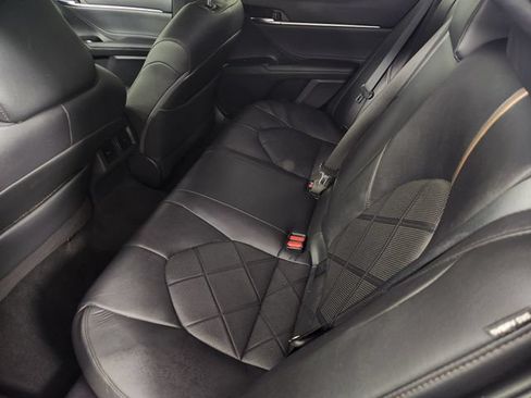 Used 2018 Toyota Camry XLE FWD image 17