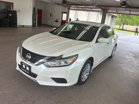 Used 2016 Nissan Altima 2.5 S w/ Power Driver Seat Package FWD image 3