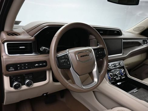 Used 2023 GMC Yukon XL Denali AWD/4WD image 14