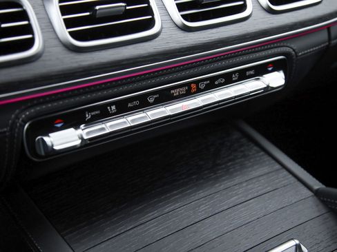 Used 2026 Mercedes-Benz Maybach GLS 600 4MATIC image 24