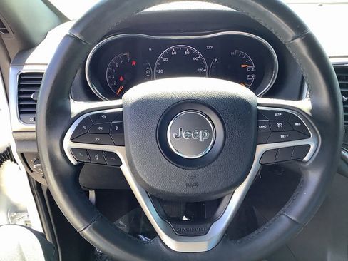 Used 2018 Jeep Grand Cherokee Laredo image 11