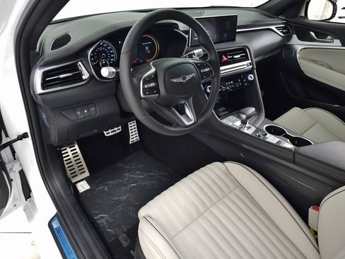Used 2025 Genesis G70 3.3T Advanced image 13