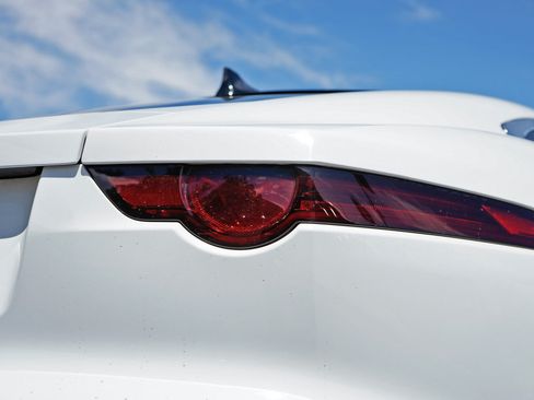 Used 2018 Jaguar F-TYPE Coupe RWD image 10