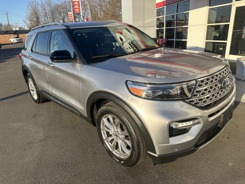 Used 2022 Ford Explorer Limited image 2