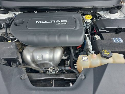 Used 2019 Jeep Cherokee Latitude w/ Popular Appearance Group image 28