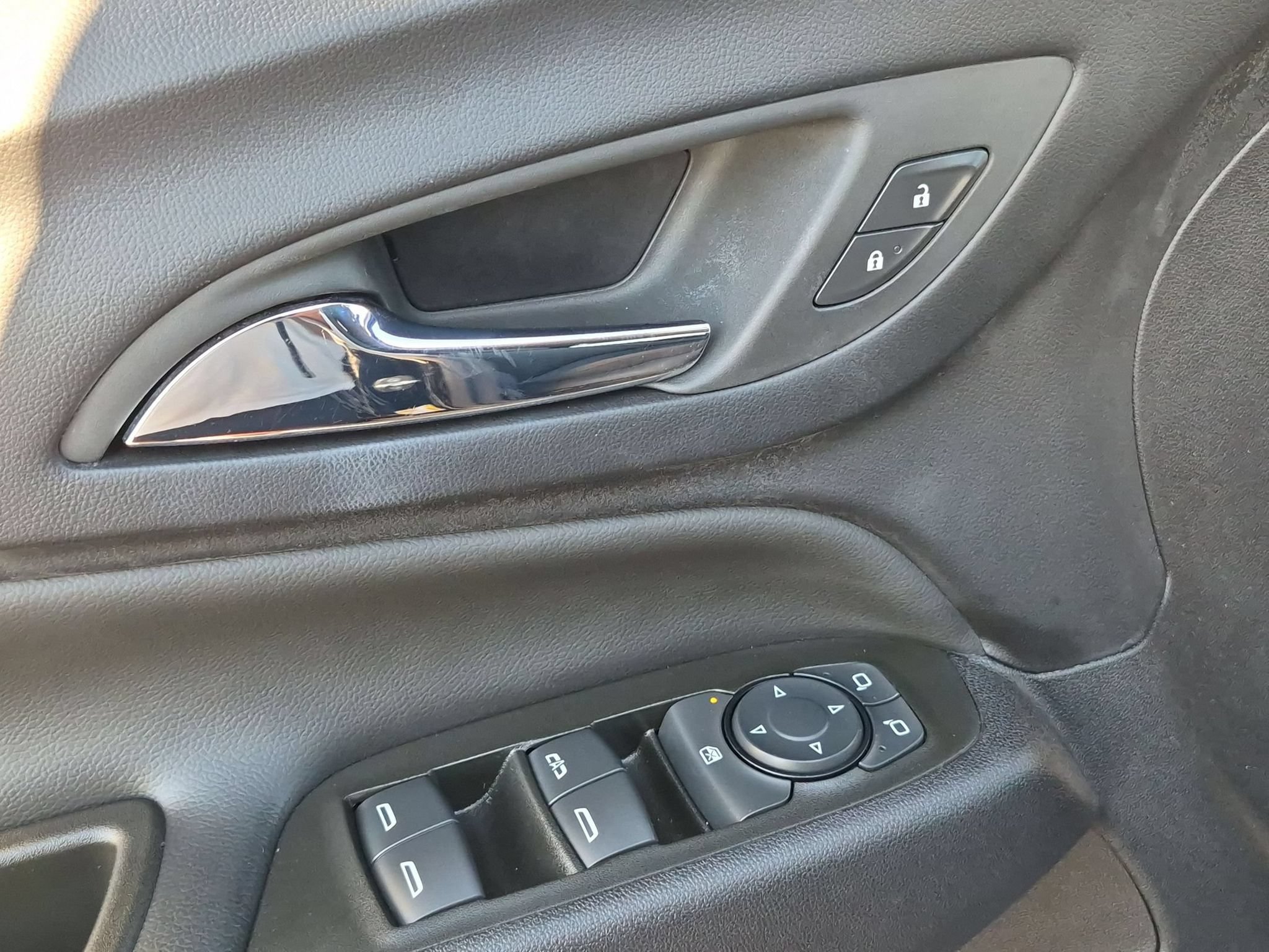 Used 2024 Chevrolet Equinox LT FWD image 12