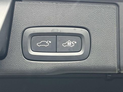 Used 2023 Volvo XC60 B5 Plus w/ Protection Package Premier image 13