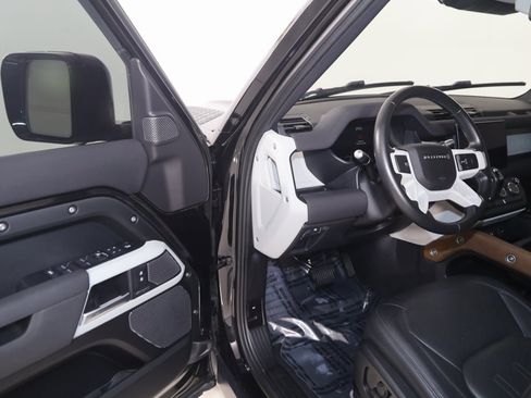 Used 2022 Land Rover Defender 110 SE image 48