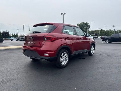 Used 2025 Hyundai Venue SE FWD image 7