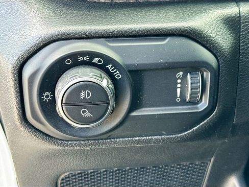 Used 2023 Jeep Gladiator Overland AWD/4WD image 11