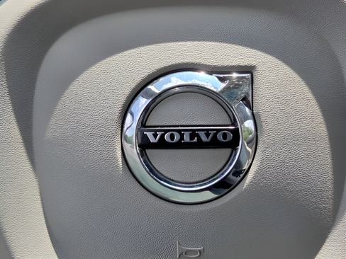 Used 2021 Volvo XC90 T6 Momentum w/ Protection Package Premier AWD/4WD image 16