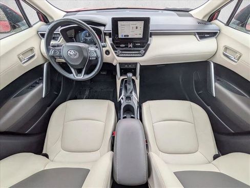 Used 2024 Toyota Corolla Cross XLE image 18