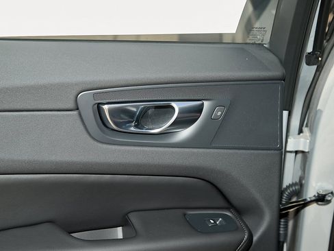 New 2025 Volvo XC60 B5 Plus w/ Protection Package Premier image 18