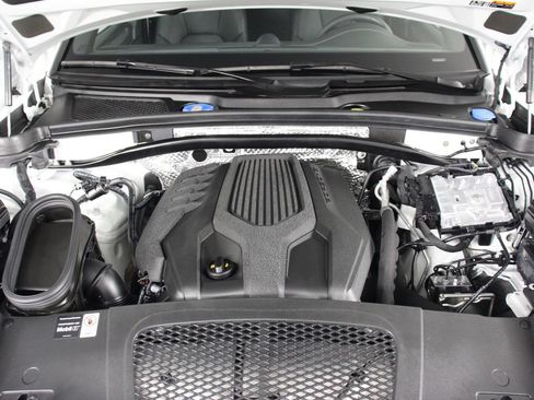 Certified 2026 Porsche Macan AWD/4WD image 26