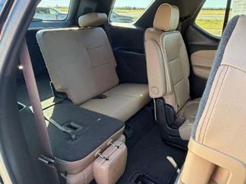 Used 2022 Chevrolet Traverse Premier FWD image 13