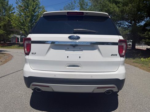 Used 2017 Ford Explorer XLT w/ Equipment Group 202A AWD/4WD image 5