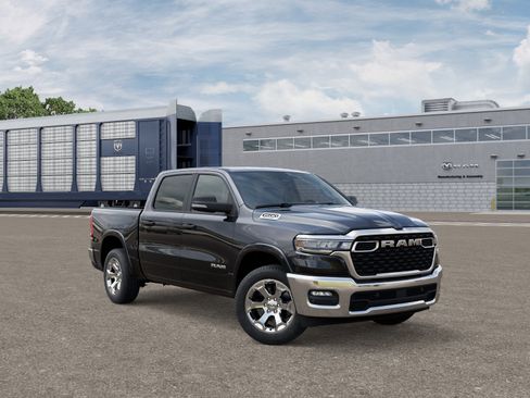 New 2026 RAM 1500 2WD Crew Cab image 3