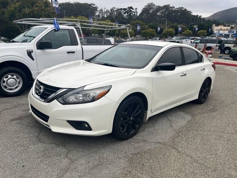 Used 2017 Nissan Altima 2.5 SR w/ Midnight Edition Package FWD image 3