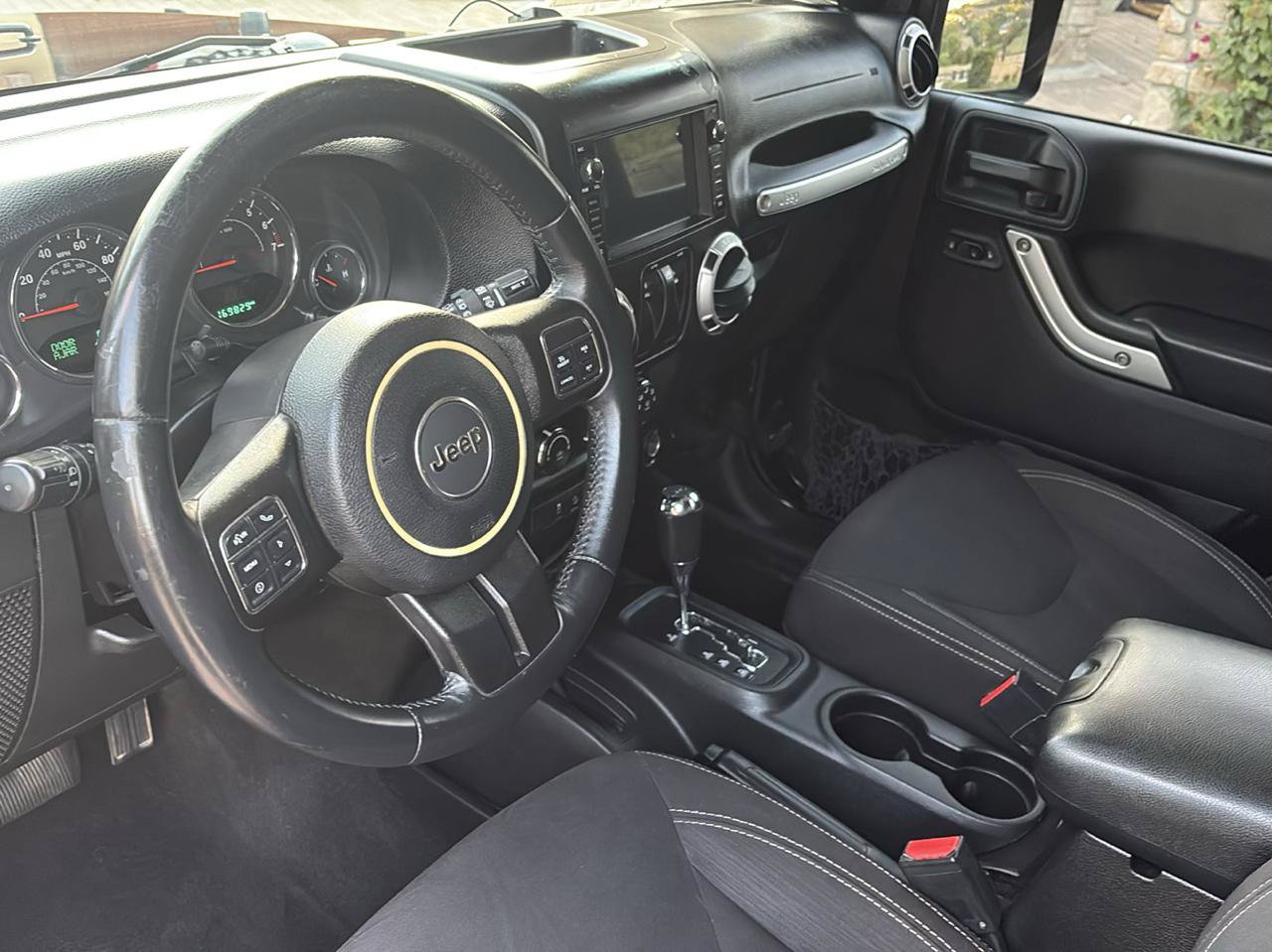 Used 2015 Jeep Wrangler Sahara w/ Connectivity Group AWD/4WD image 7