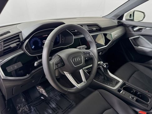 Used 2025 Audi Q3 2.0T Premium w/ Convenience Package image 4