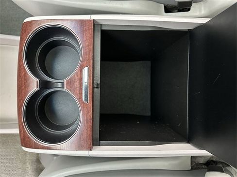 Used 2014 Toyota Sienna Limited image 21