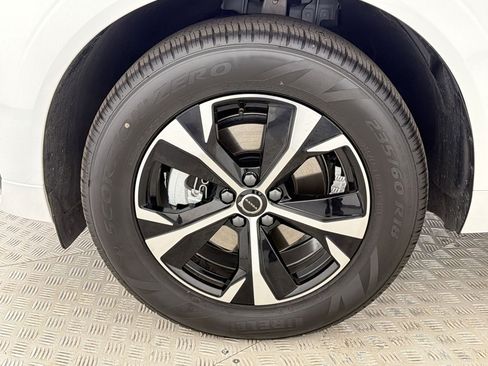 Used 2026 Volvo XC60 B5 Core image 11