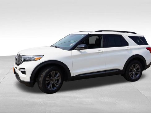Certified 2024 Ford Explorer XLT w/ Equipment Group 202A AWD/4WD image 10