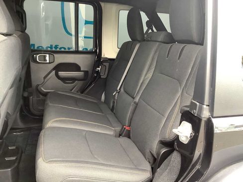 Used 2024 Jeep Wrangler Unlimited AWD/4WD image 12