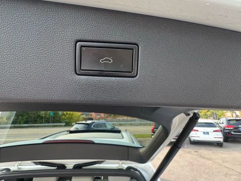 Used 2019 Volkswagen Tiguan SEL Premium R-Line image 23