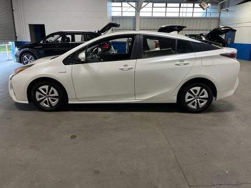 Used 2016 Toyota Prius Four w/ Advanced Technology Package FWD image 6