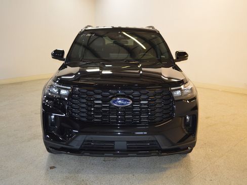 Certified 2025 Ford Explorer ST-Line image 8