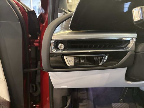 New 2025 Cadillac Lyriq Luxury image 31