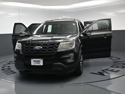 Used 2017 Ford Explorer Sport w/ Equipment Group 401A AWD/4WD image 16