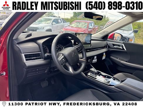 New 2026 Mitsubishi Outlander ES image 4