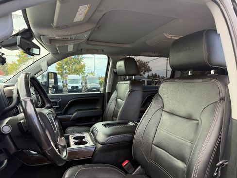 Used 2019 GMC Sierra 3500 Denali w/ Duramax Plus Package image 18