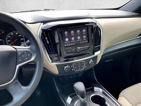 Used 2022 Chevrolet Traverse LS FWD image 8