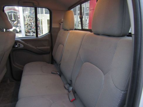 Used 2018 Nissan Frontier SV image 22