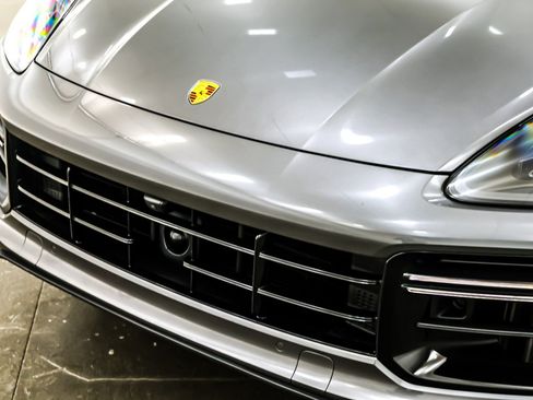 Used 2022 Porsche Cayenne Turbo w/ Assistance Package image 13