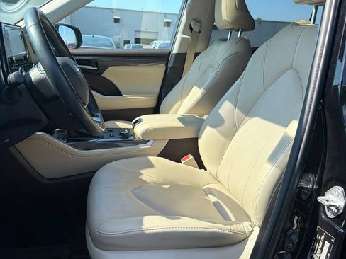 Used 2020 Toyota Highlander Limited AWD/4WD image 12